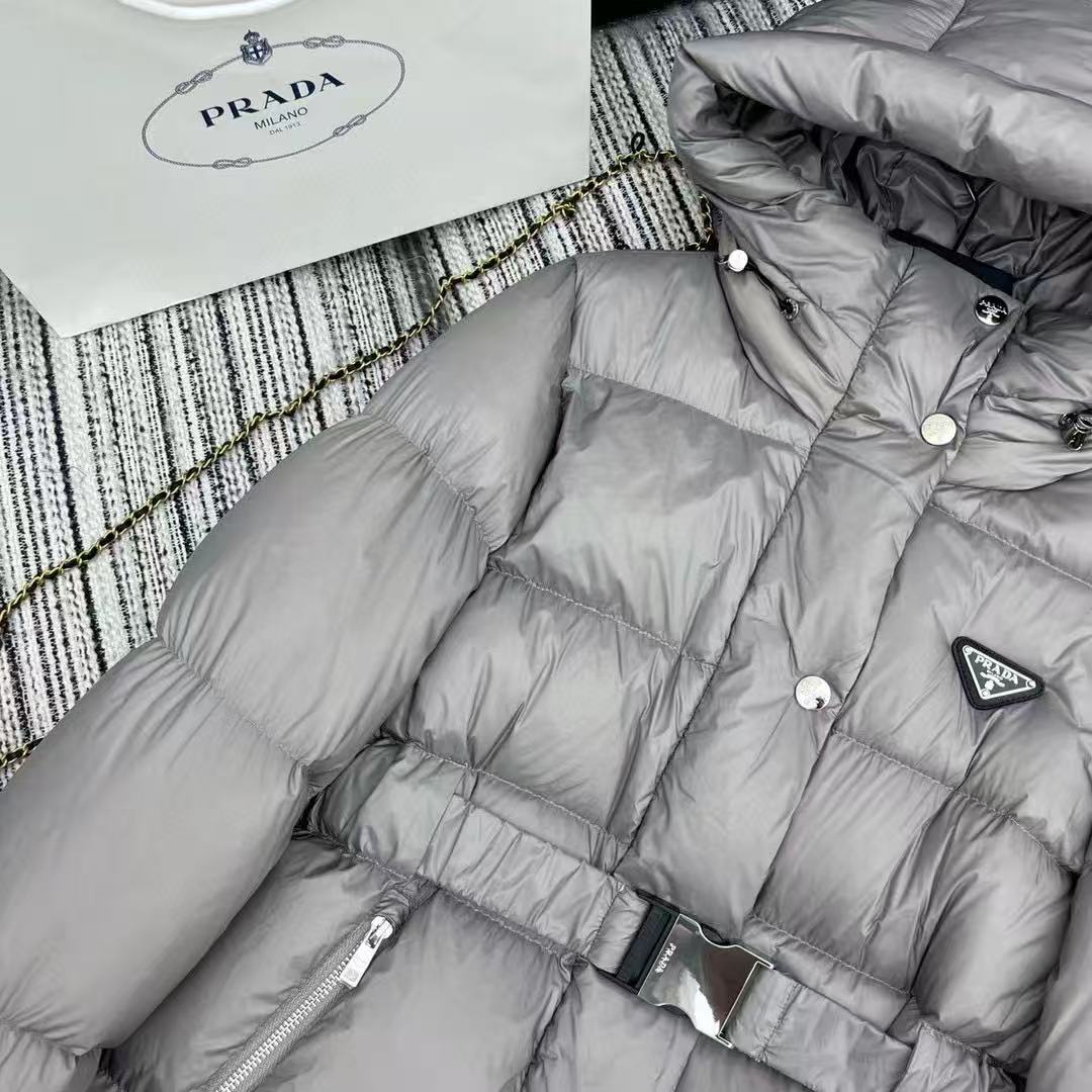 Prada  プラダ ダウンジャケット