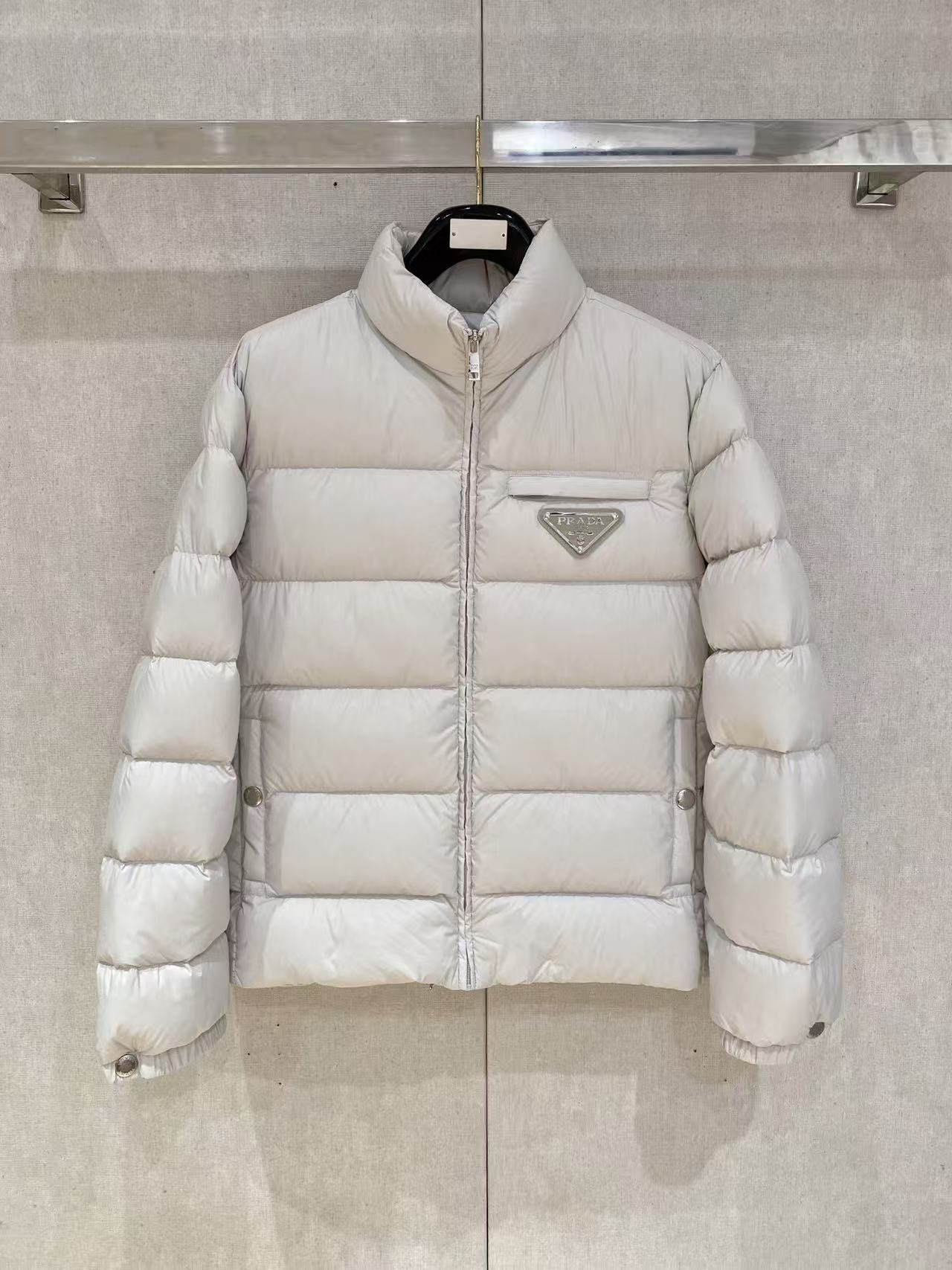 Prada  プラダ ダウンジャケット