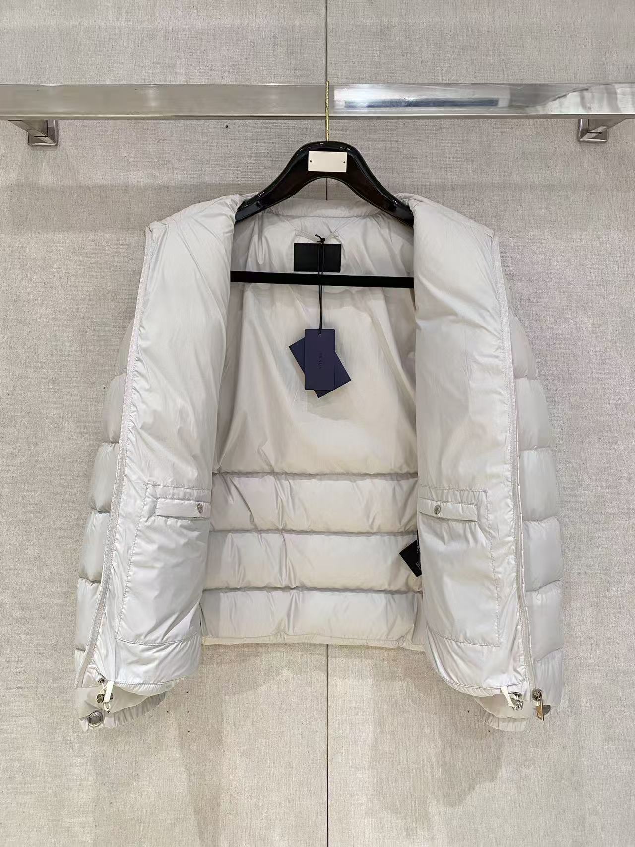 Prada  プラダ ダウンジャケット