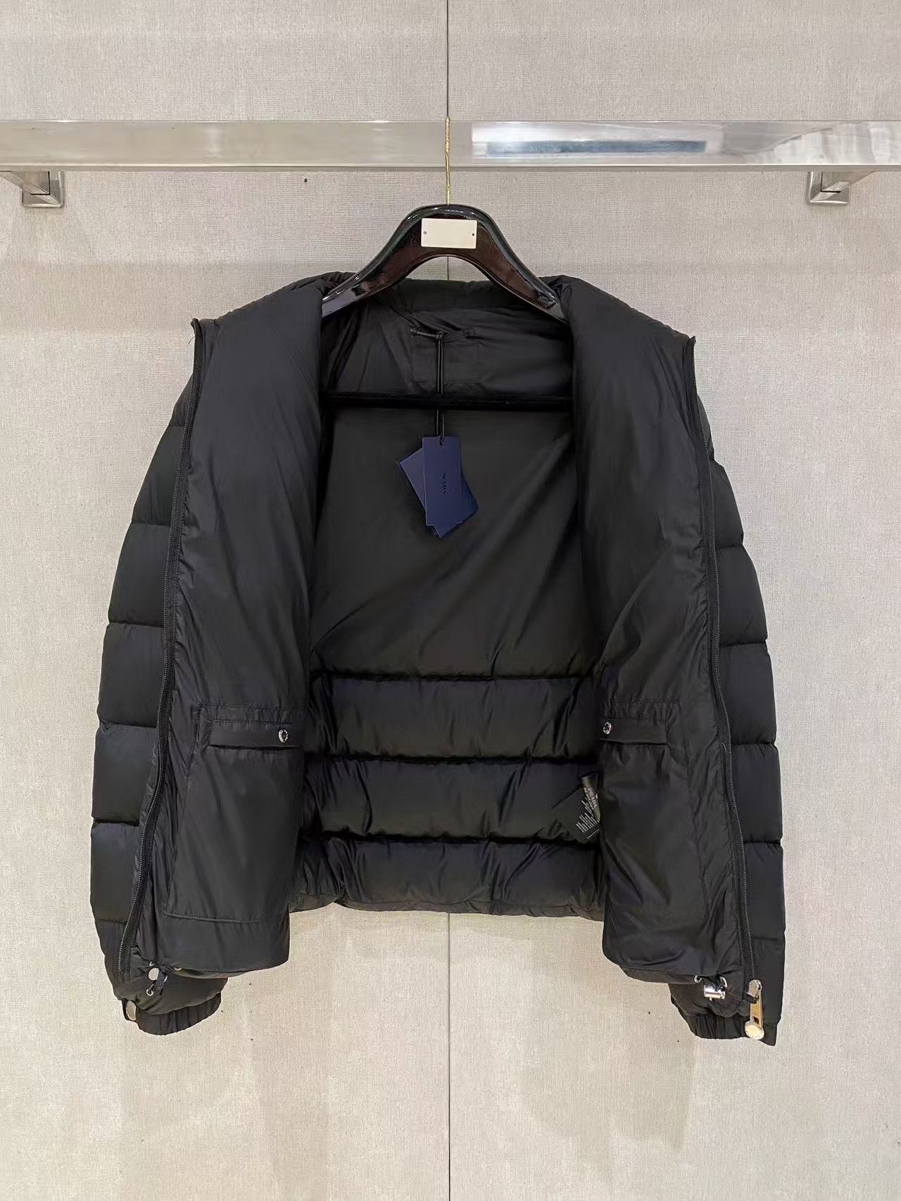 Prada  プラダ ダウンジャケット