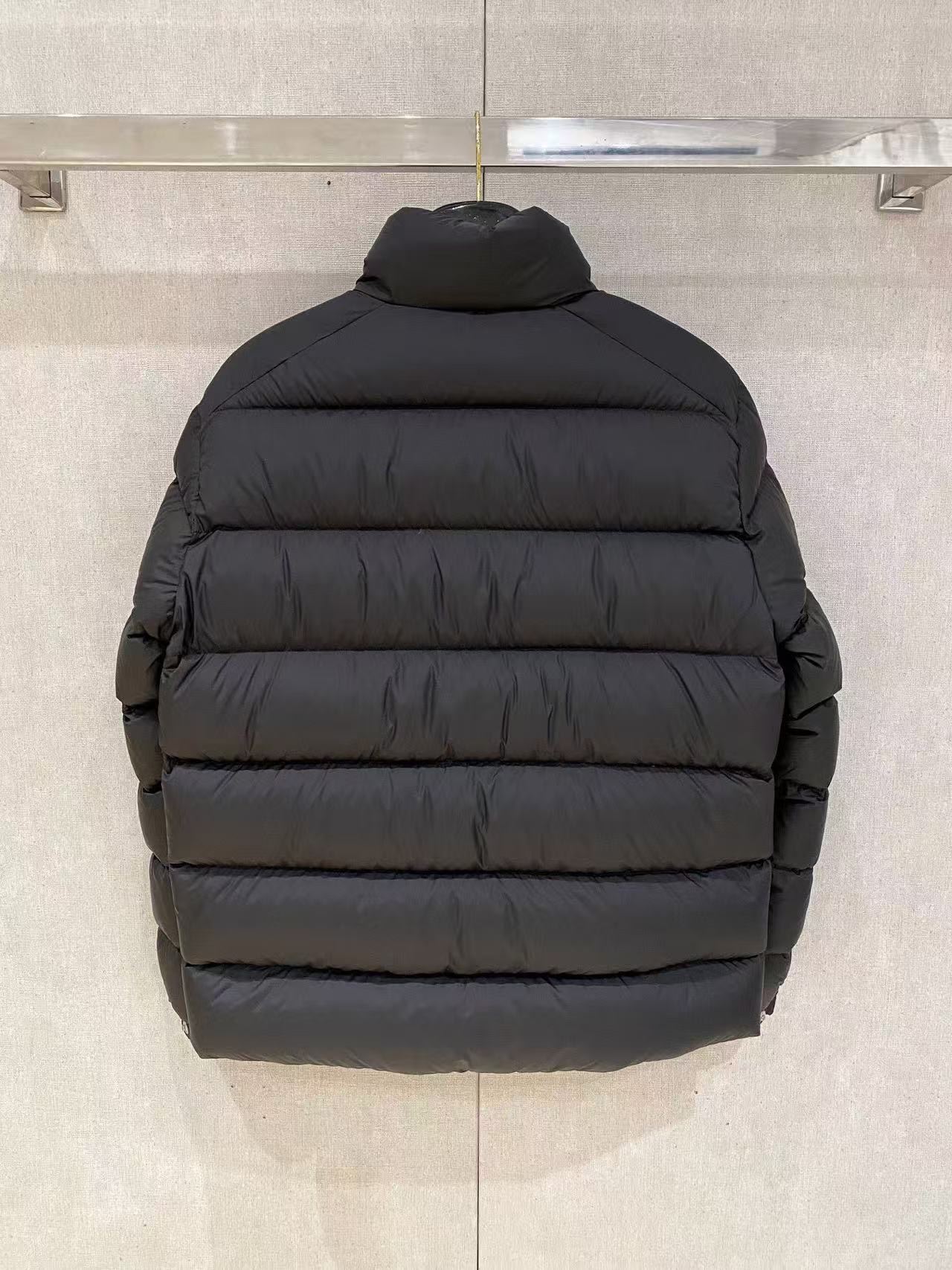 Prada  プラダ ダウンジャケット