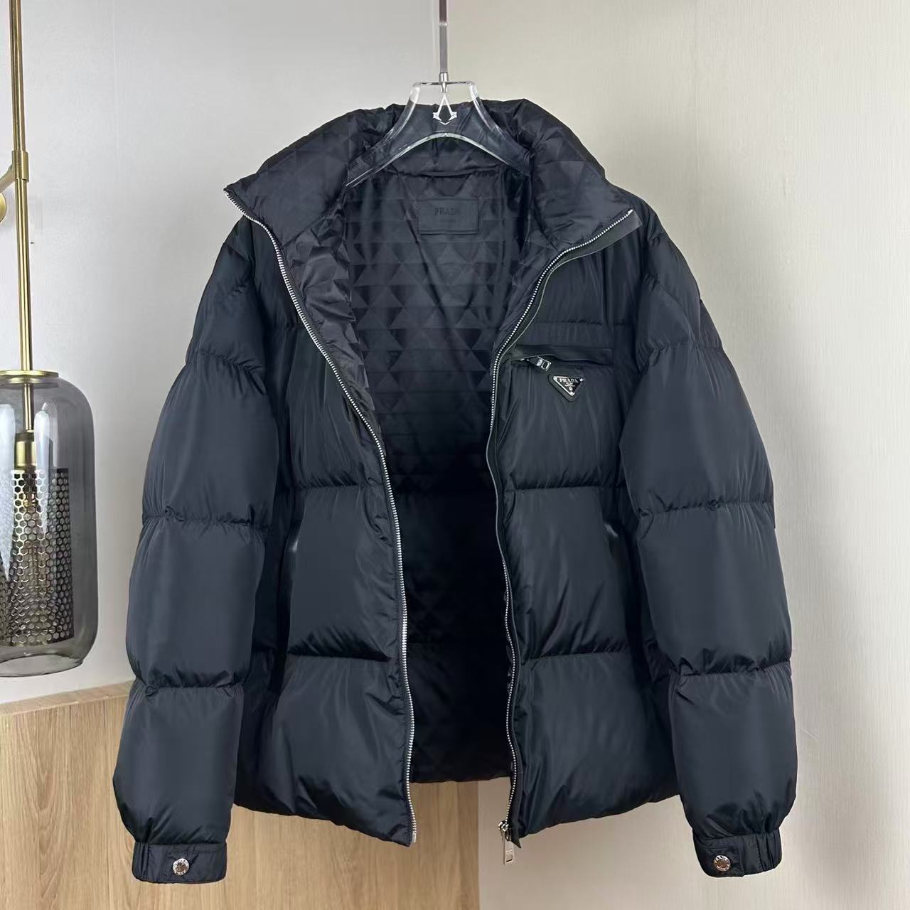 Prada  プラダ ダウンジャケット