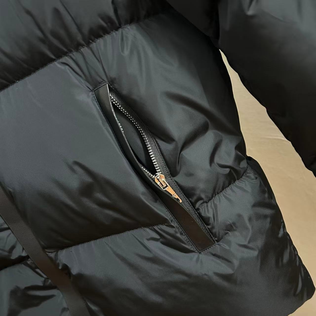 Prada  プラダ ダウンジャケット