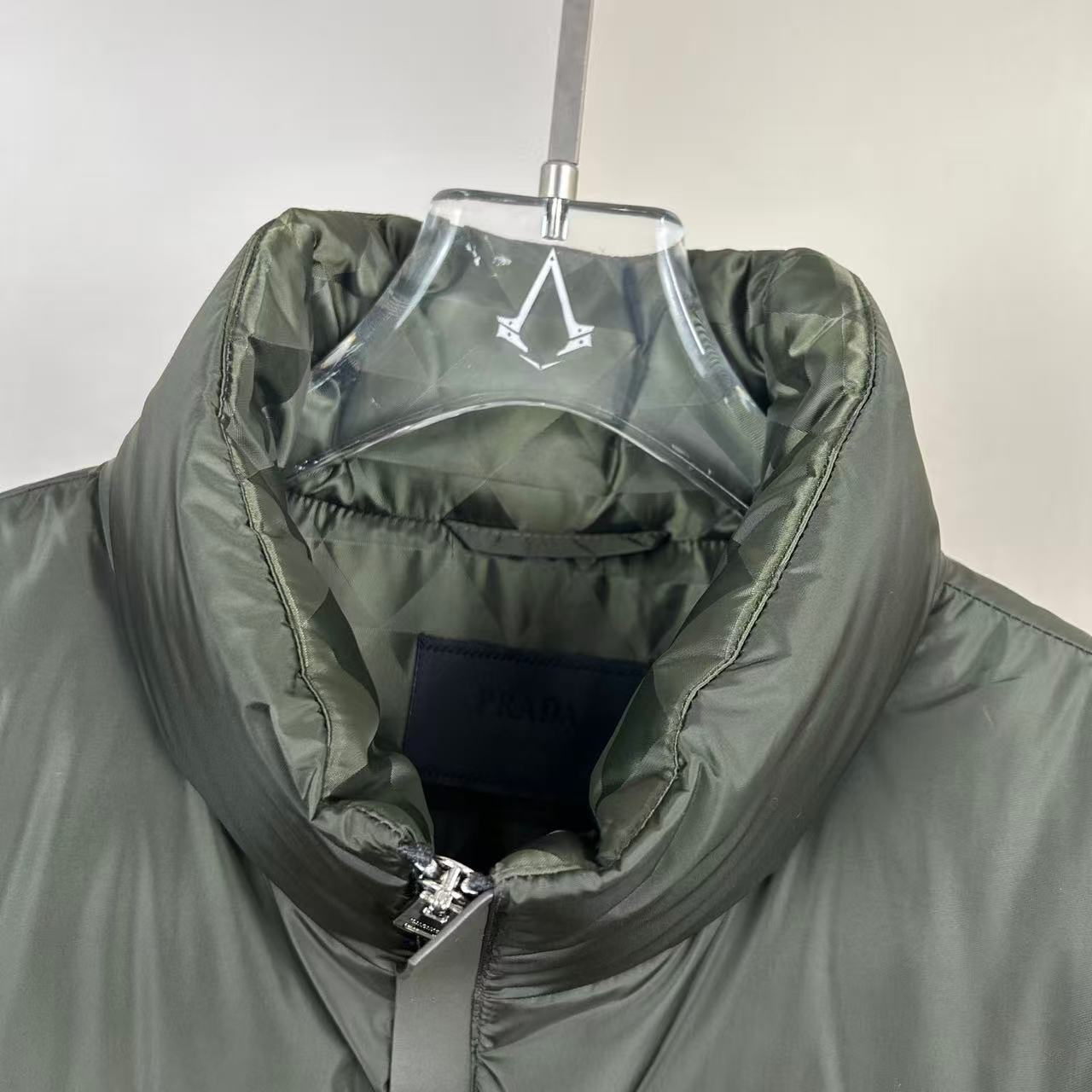 Prada  プラダ ダウンジャケット