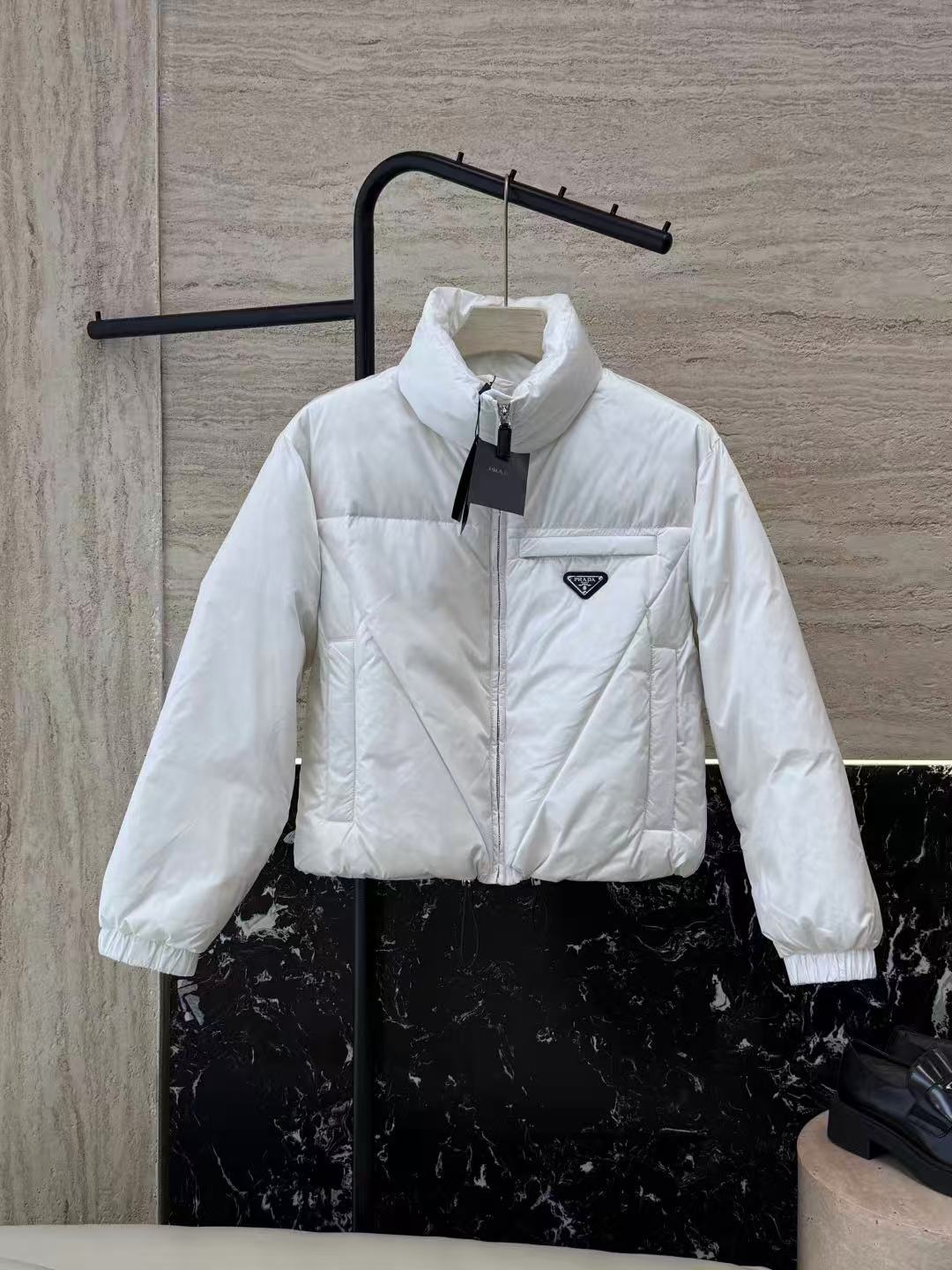 Prada  プラダ ダウンジャケット