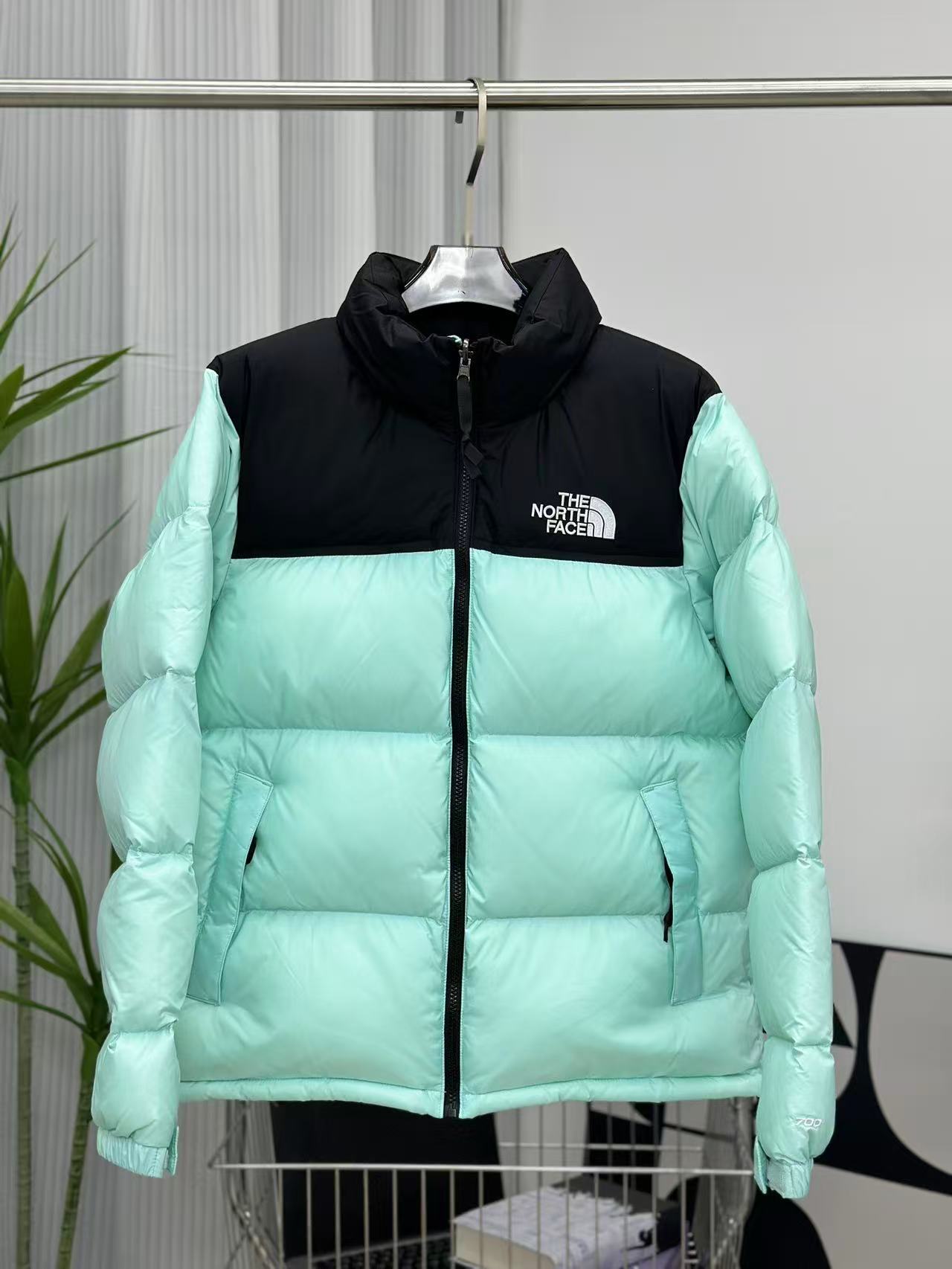 THE NORTH FACE  ザ・ノース・フェイス  ダウンジャケット