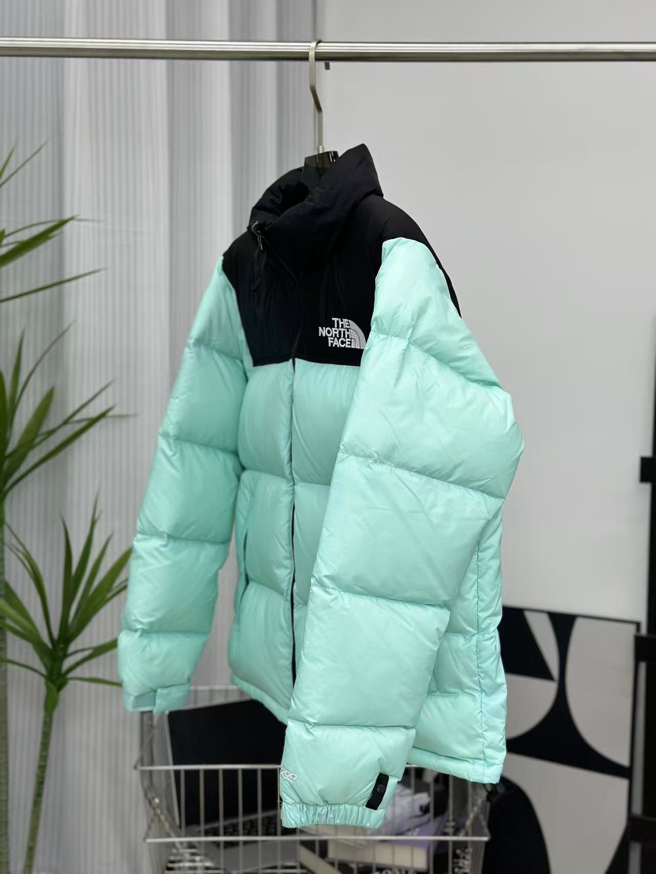 THE NORTH FACE  ザ・ノース・フェイス  ダウンジャケット