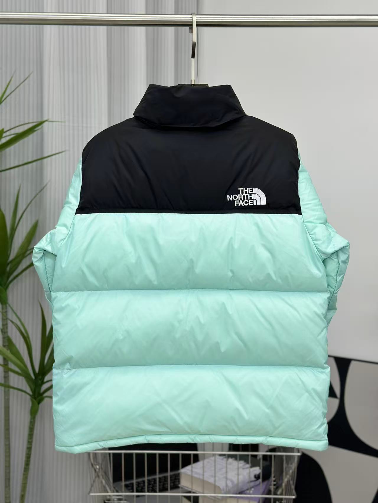 THE NORTH FACE  ザ・ノース・フェイス  ダウンジャケット