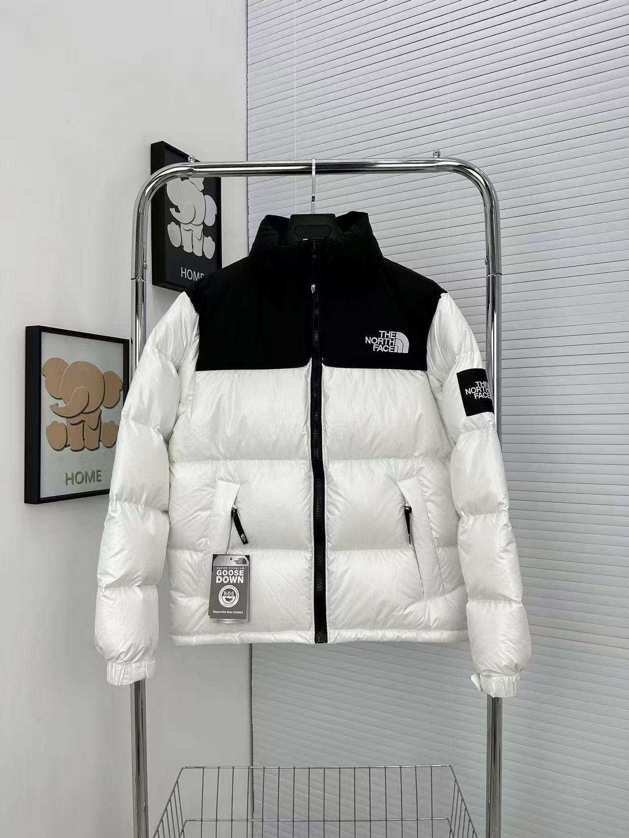 THE NORTH FACE  ザ・ノース・フェイス  ダウンジャケット
