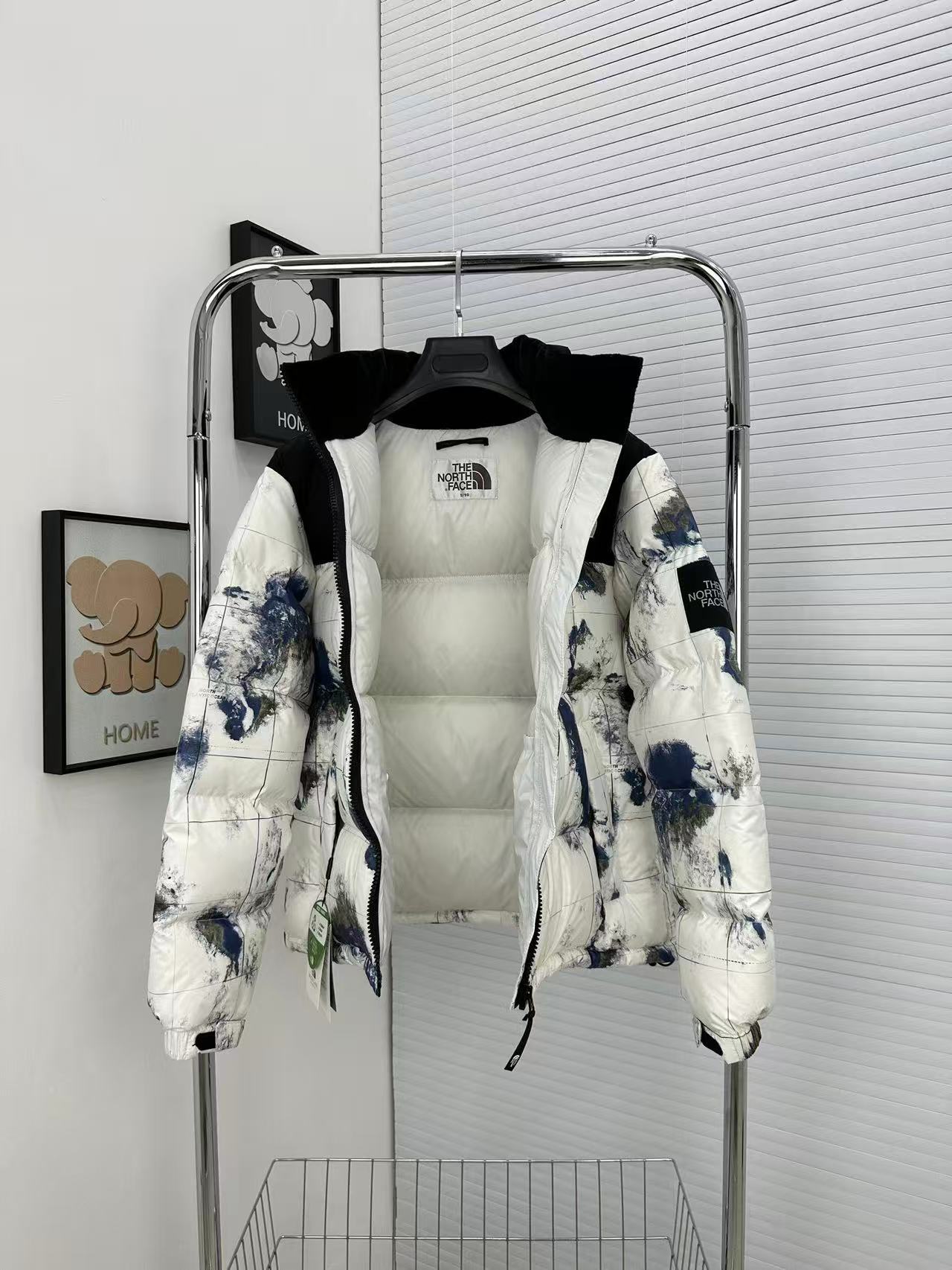 THE NORTH FACE  ザ・ノース・フェイス  ダウンジャケット