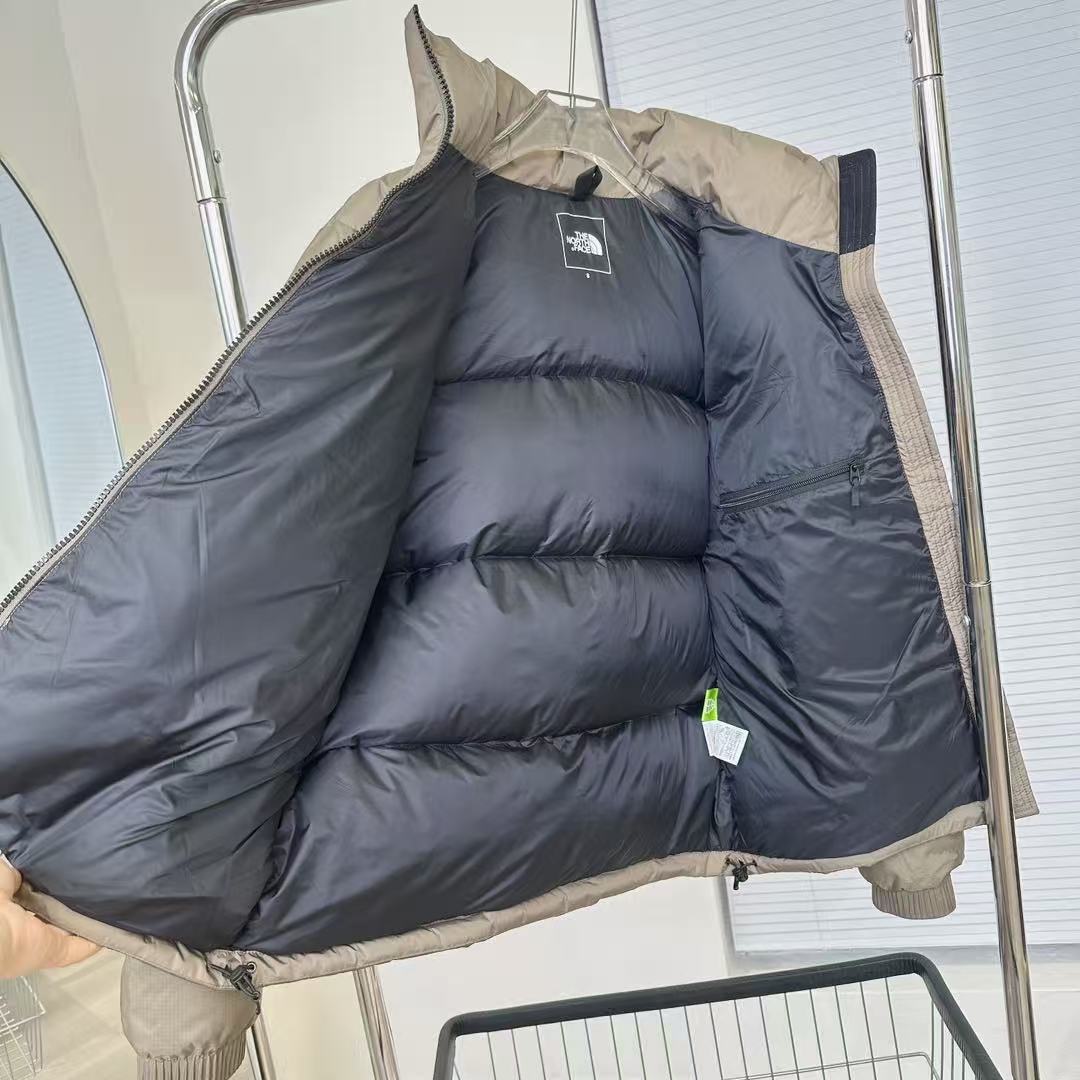 THE NORTH FACE  ザ・ノース・フェイス  ダウンジャケット