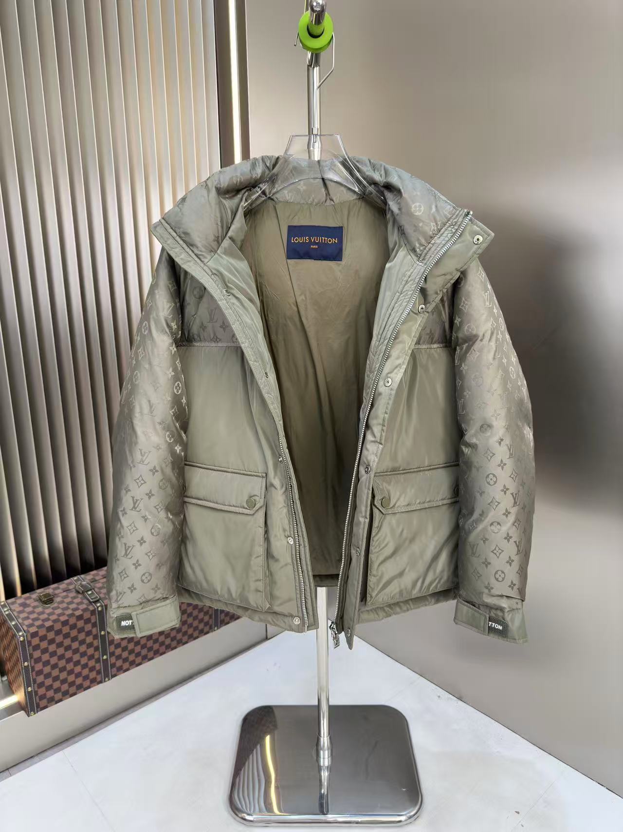Louis vuitton  ルイ・ヴィトン  ダウンジャケット