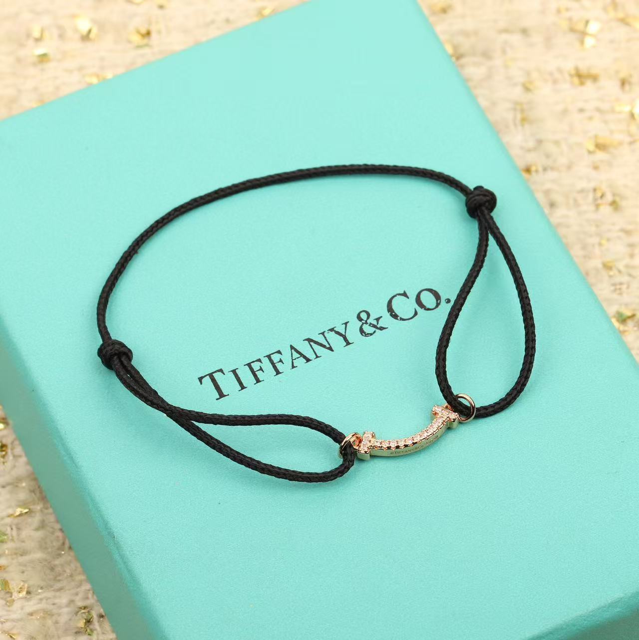 スマイル ブレスレット ローズゴールドにダイヤモンドをセッティング、ブラック コード