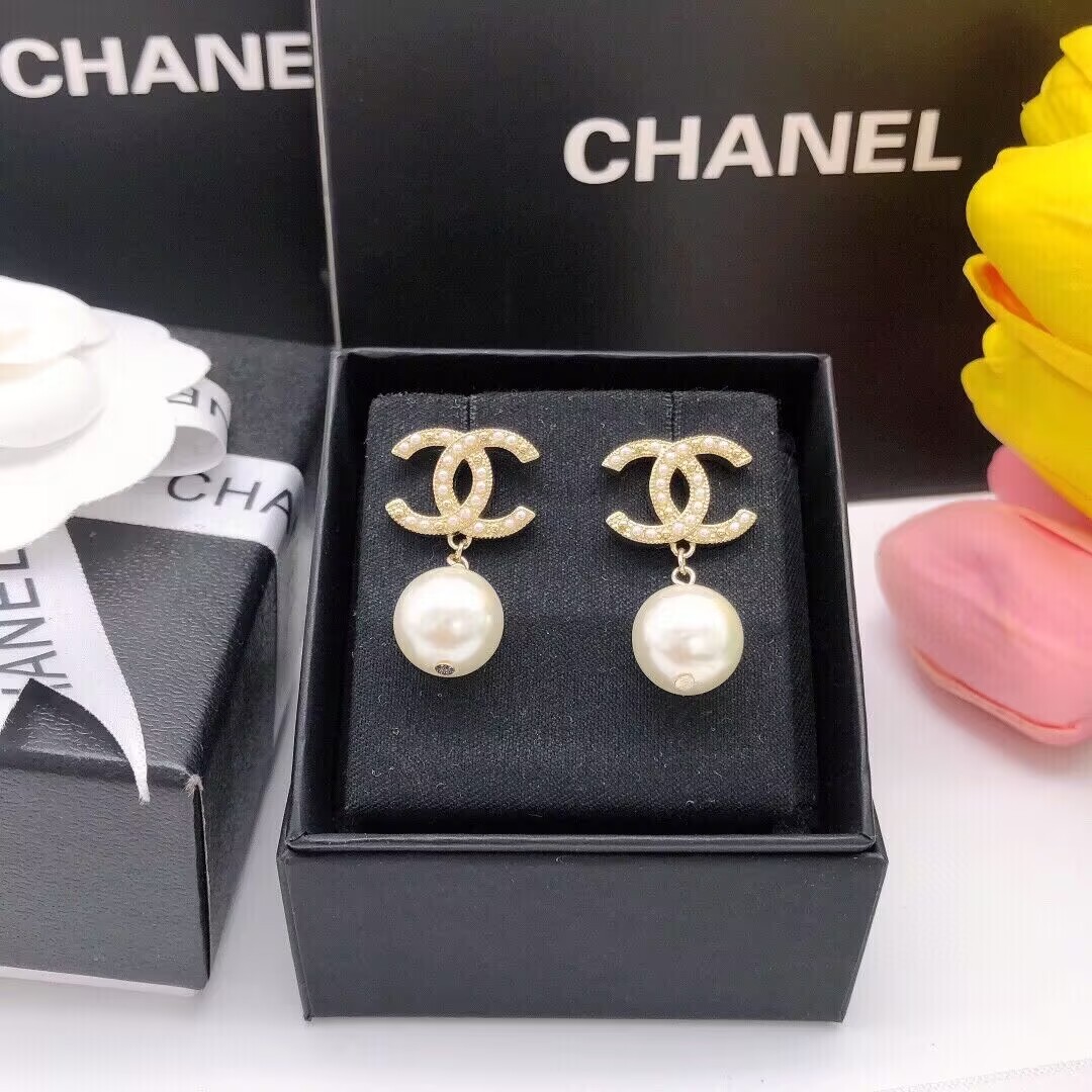 CHANEL COCOパールスウィングピアス