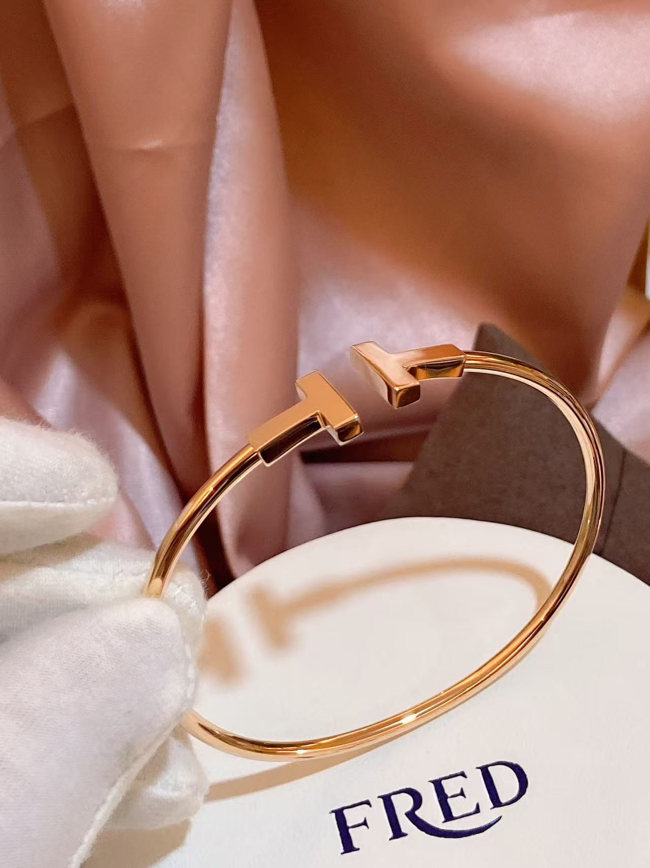 ティファニー T ワイヤー ブレスレット ローズゴールド