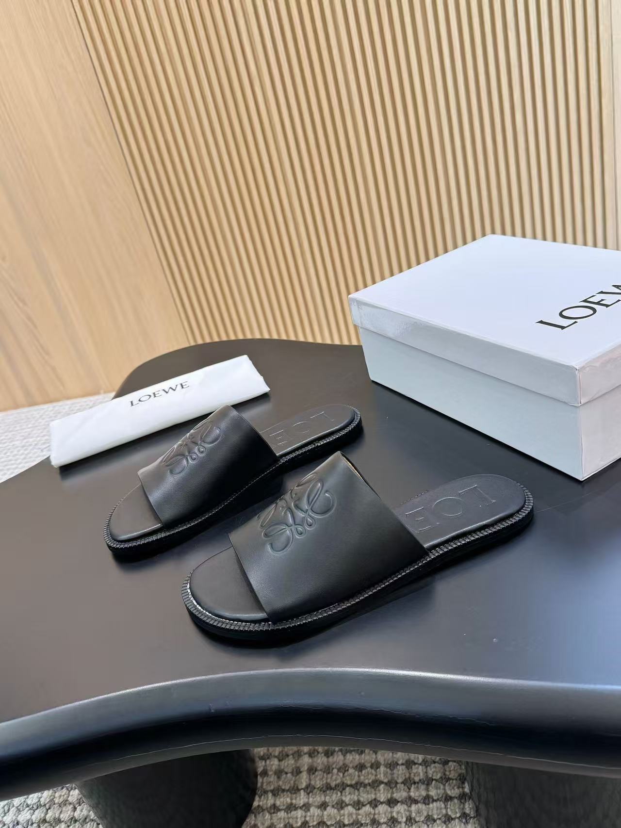 Loewe フレックス アナグラム スライド（ソフトカーフ）