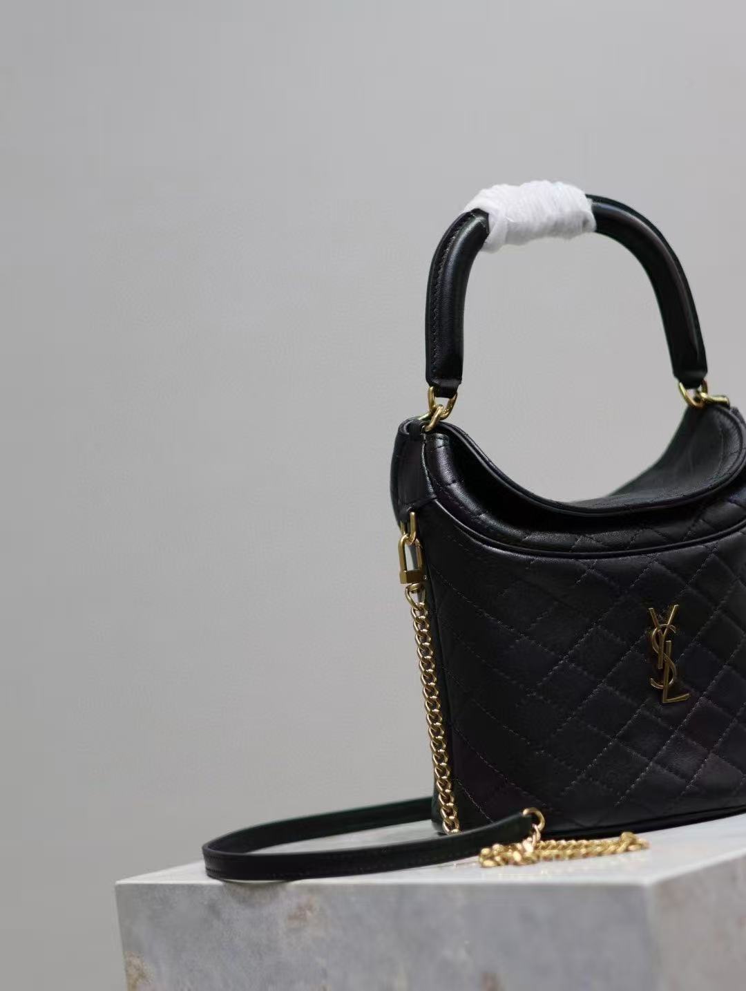  Saint Laurent サンローラン ギャビー バケットバッグ（ラムスキン）