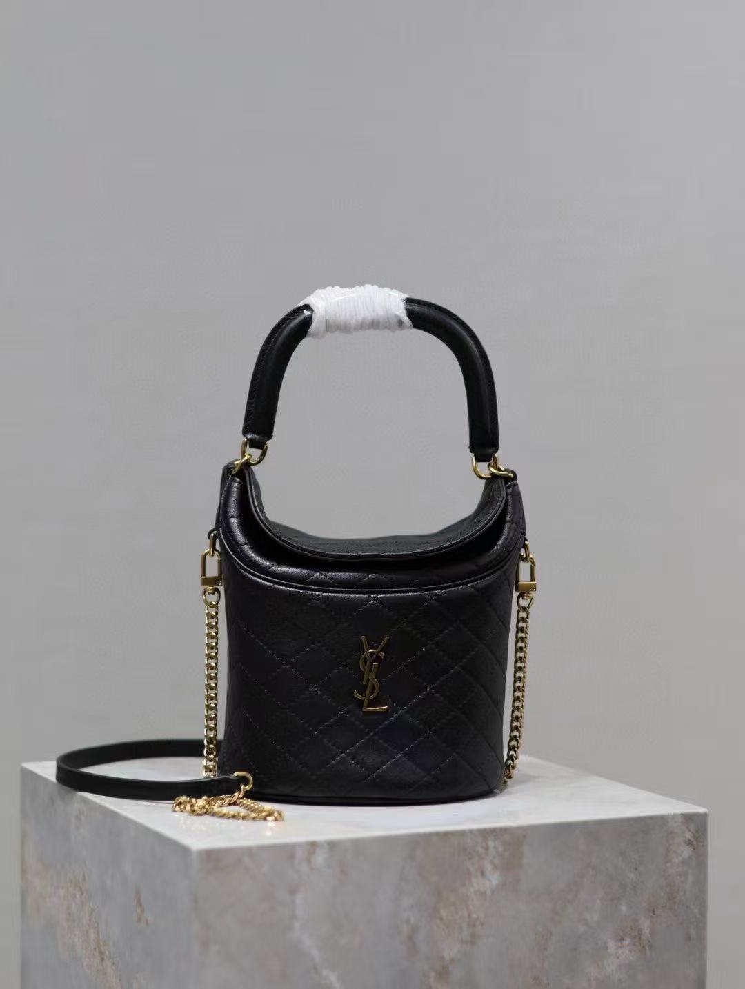  Saint Laurent サンローラン ギャビー バケットバッグ（ラムスキン）