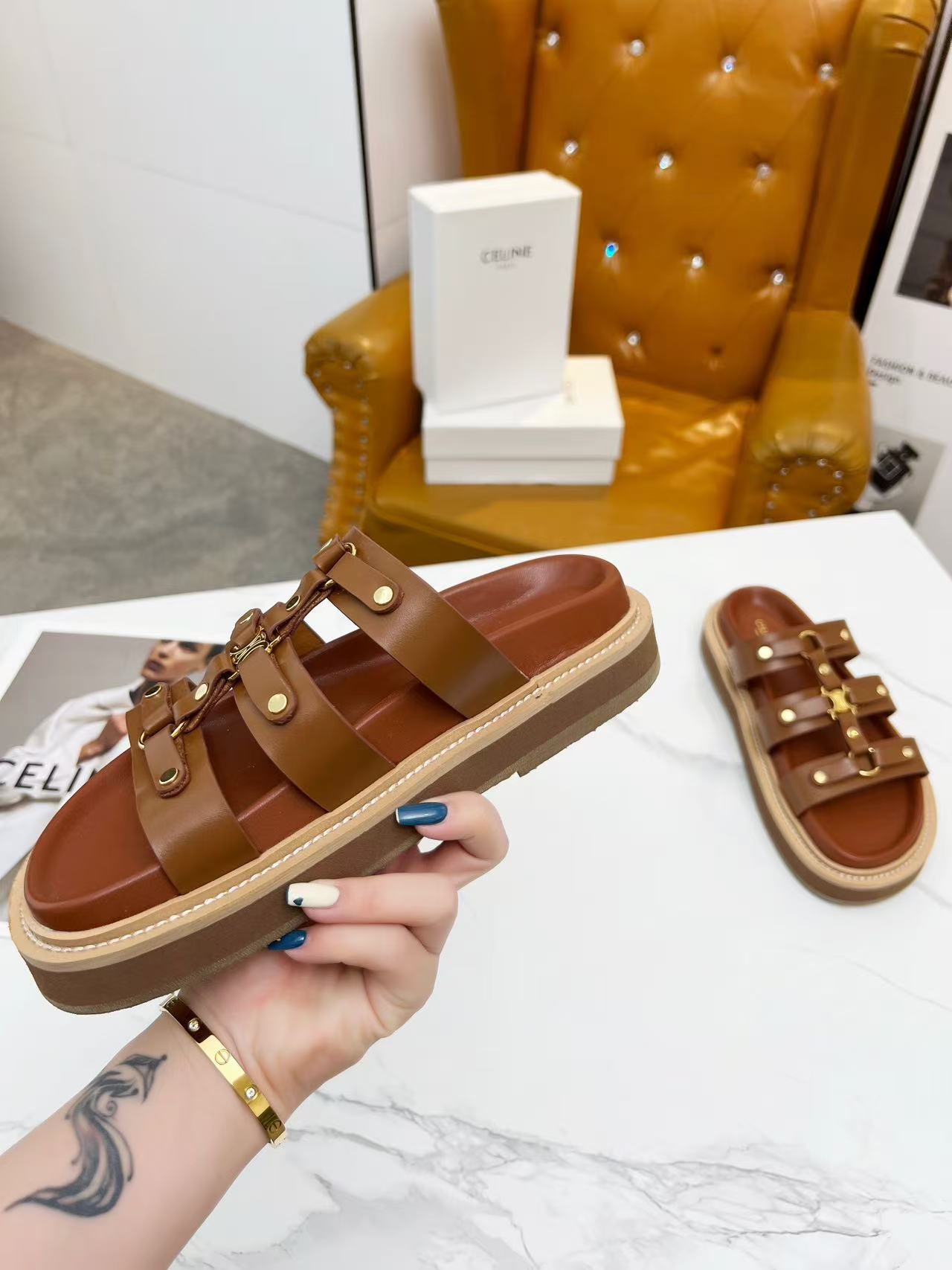 CELINE スライドティッピ / カーフスキン