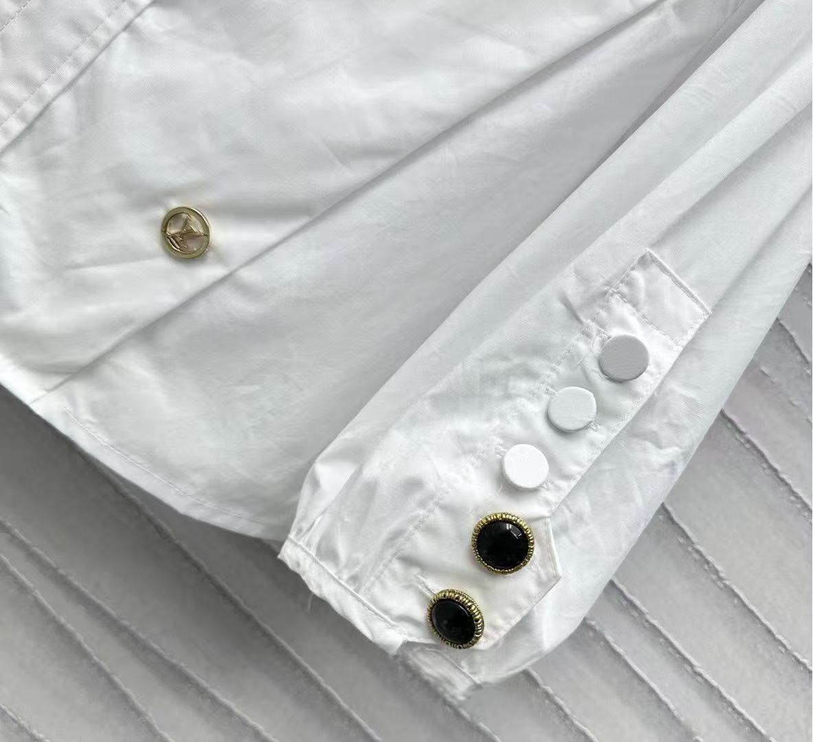 Louis vuitton パフスリーブ ブラウス