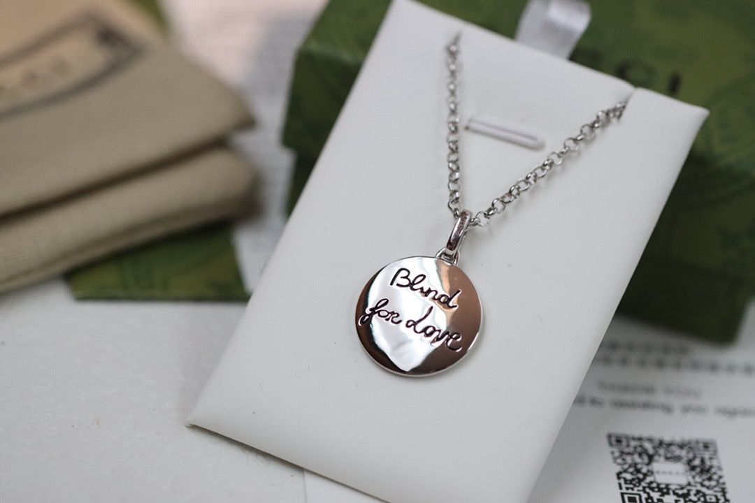 GUCCI タイガー モチーフ ネックレス シルバー