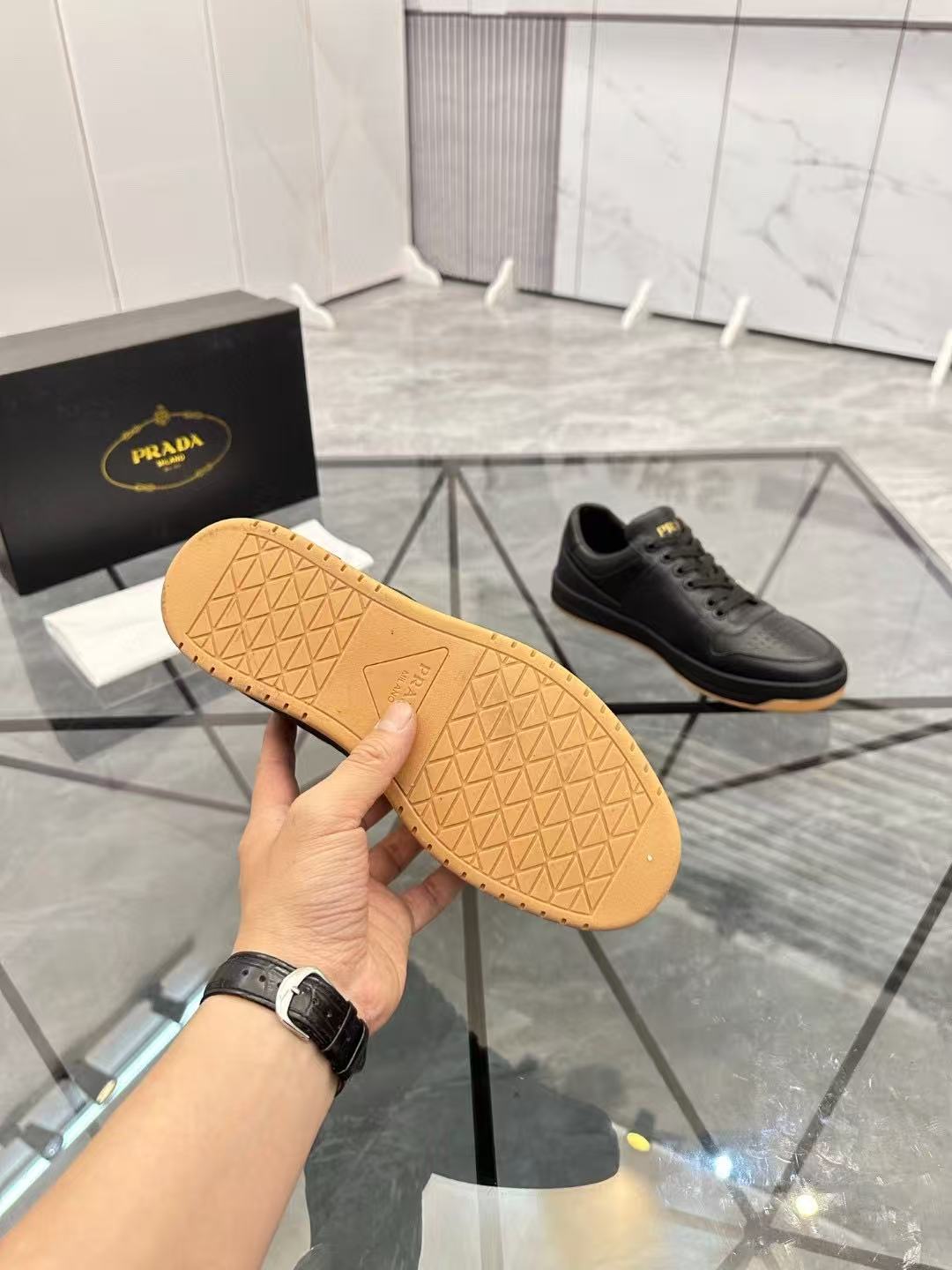 Prada プラダ ダウンタウン ナッパレザー スニーカー