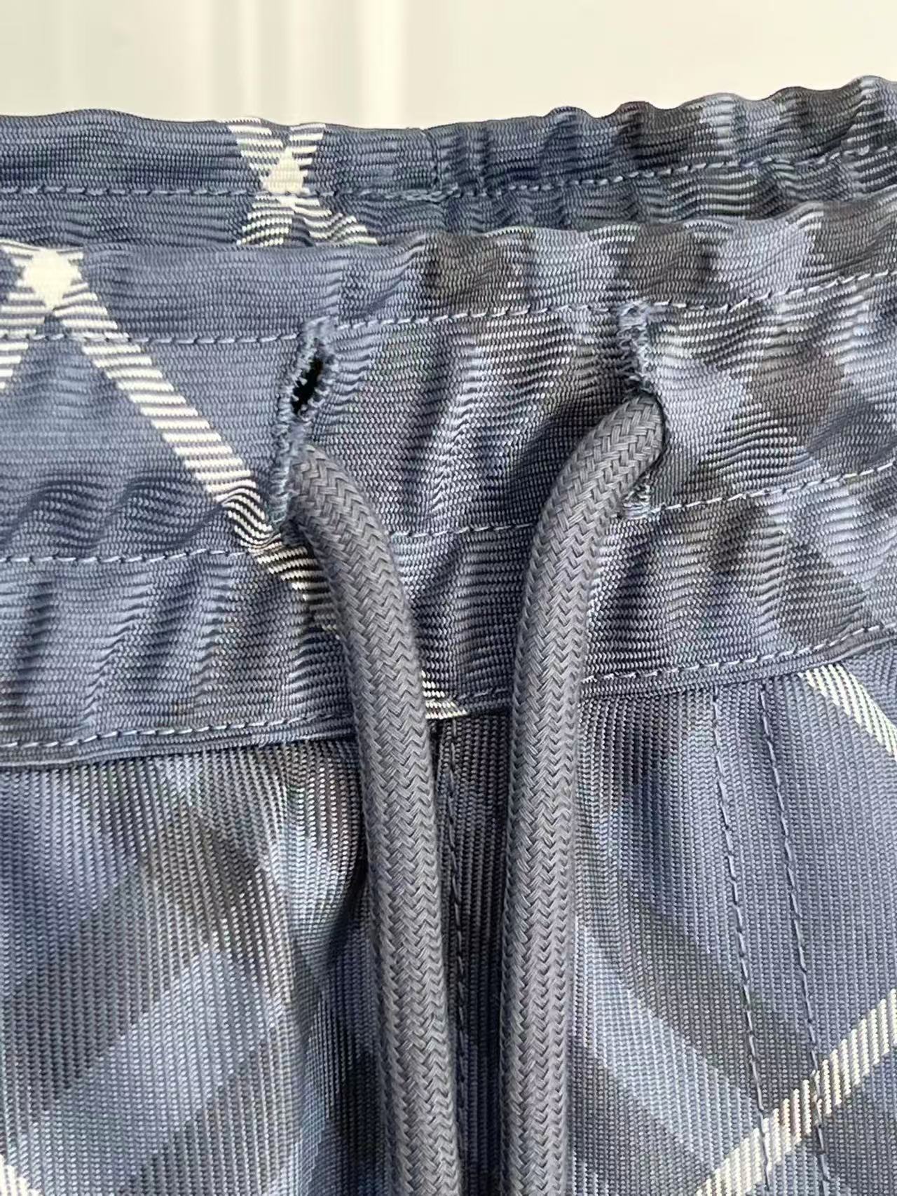 Burberry チェック スイムショーツ