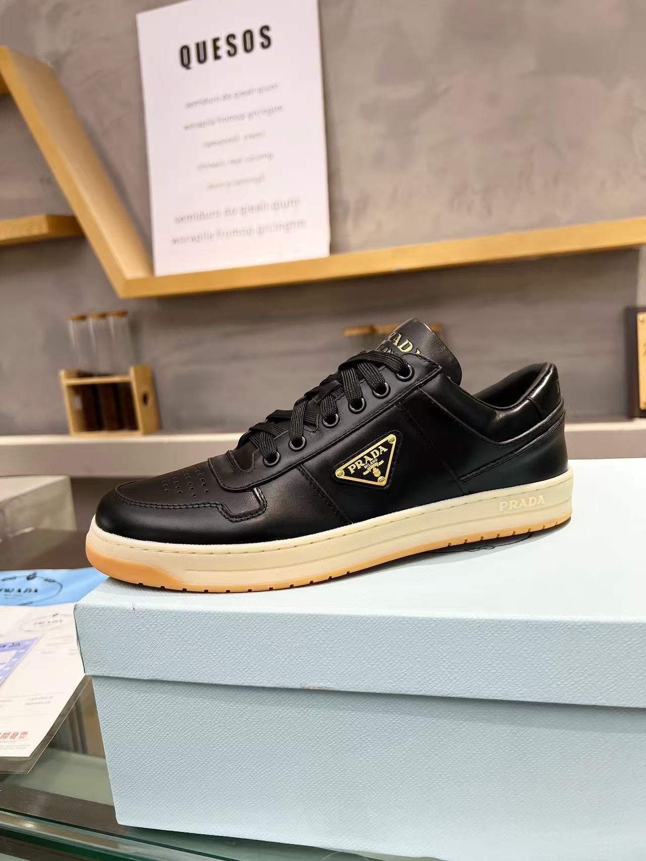 Prada プラダ ダウンタウン ナッパレザー スニーカー