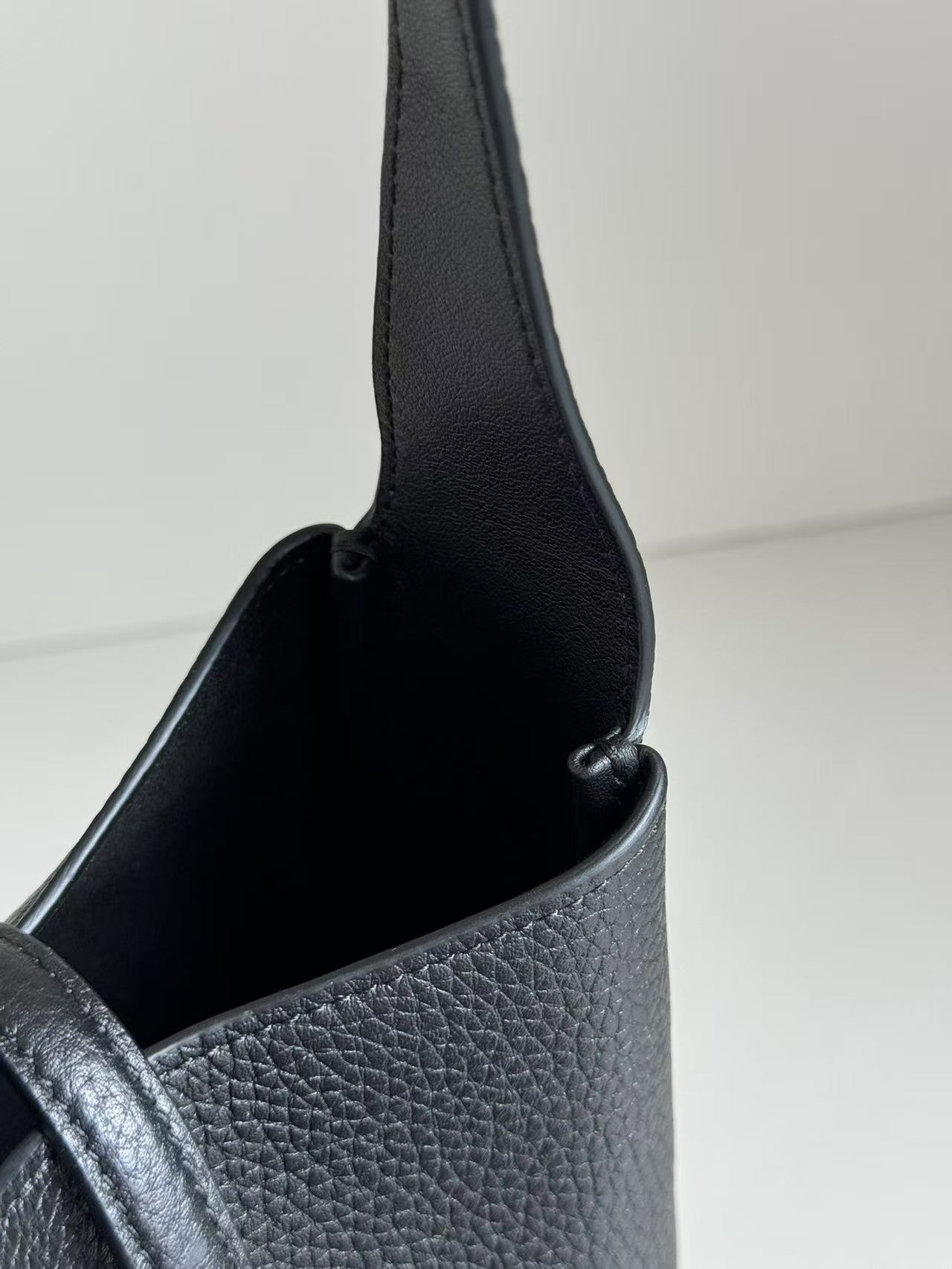 Saint Laurent サンローラン  LE 5 À 7 ソフト ベビー（グレインレザー）