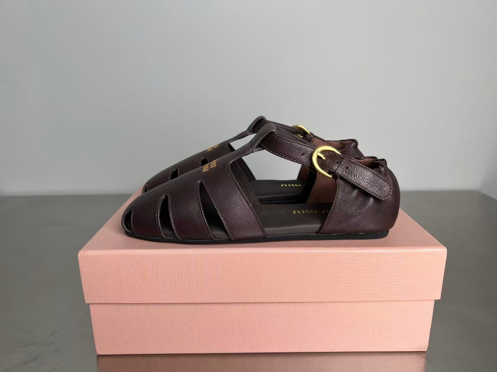 miumiu ルーシュ ナッパレザー フィッシャーマンズサンダル