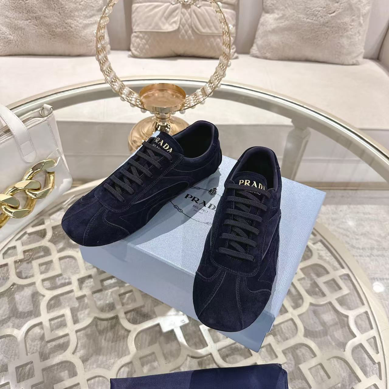 Prada スエード スニーカー