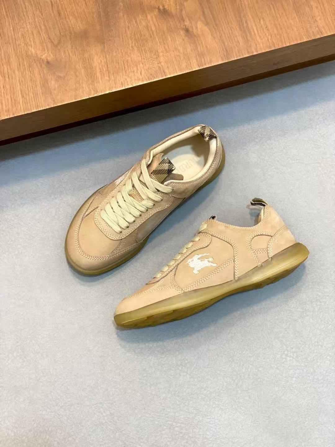 Burberry レザー マトリックススニーカー