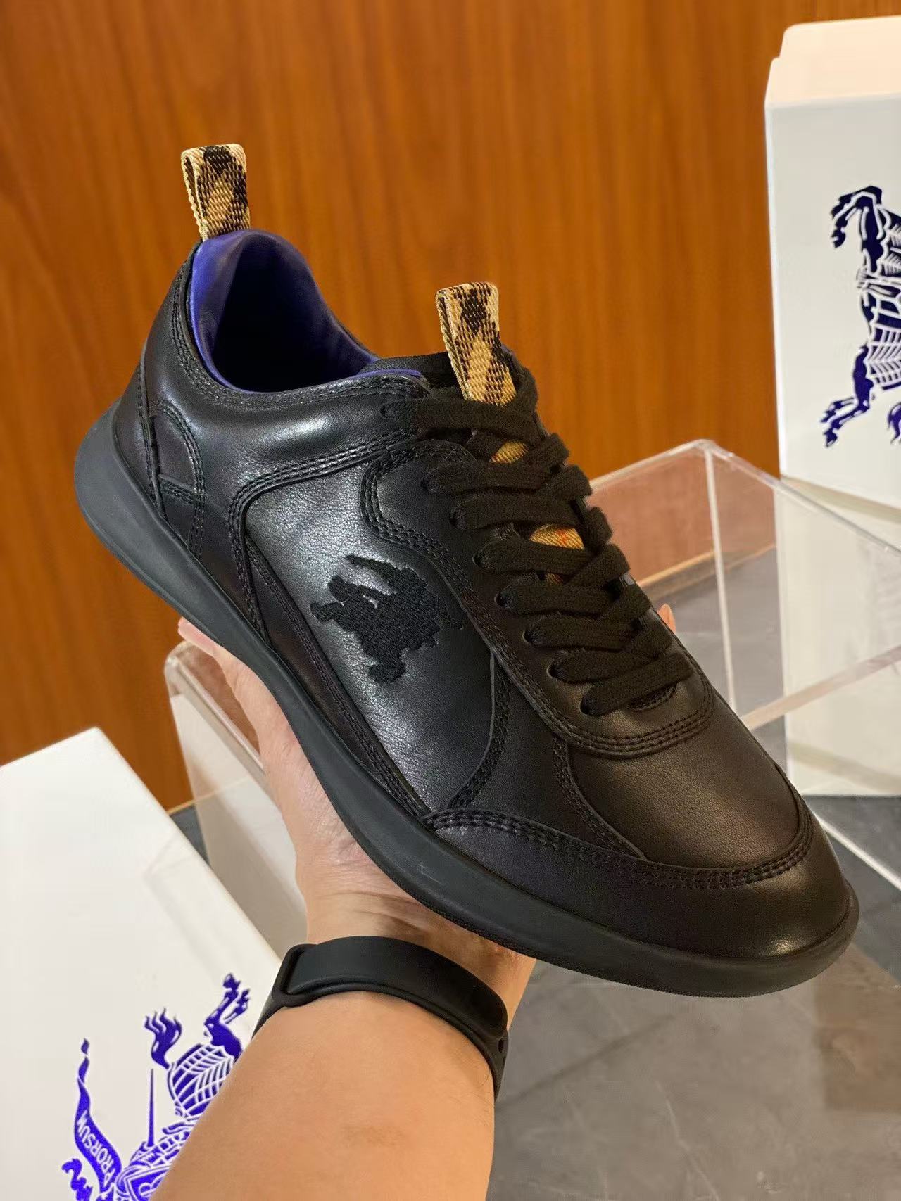 Burberry レザー マトリックススニーカー