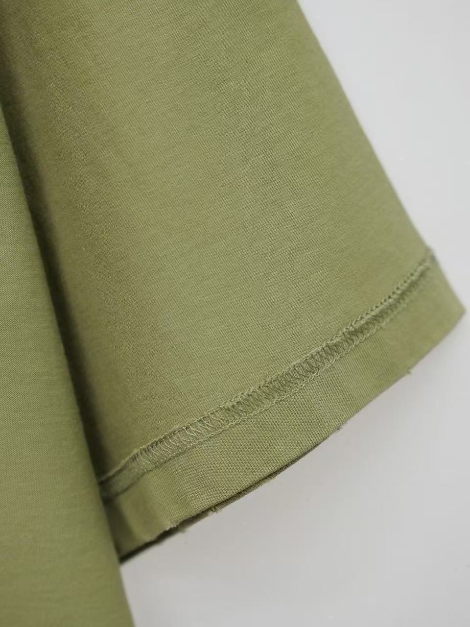 Balenciaga アーミーグリーン の メンズ インサイドアウト Tシャツ ミディアムフィット