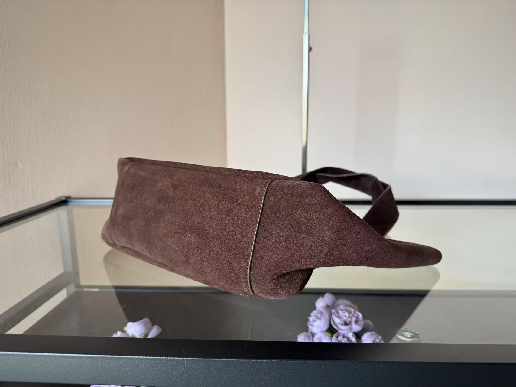  Saint Laurent サンローラン LE 5 À 7 BEA（スエード）