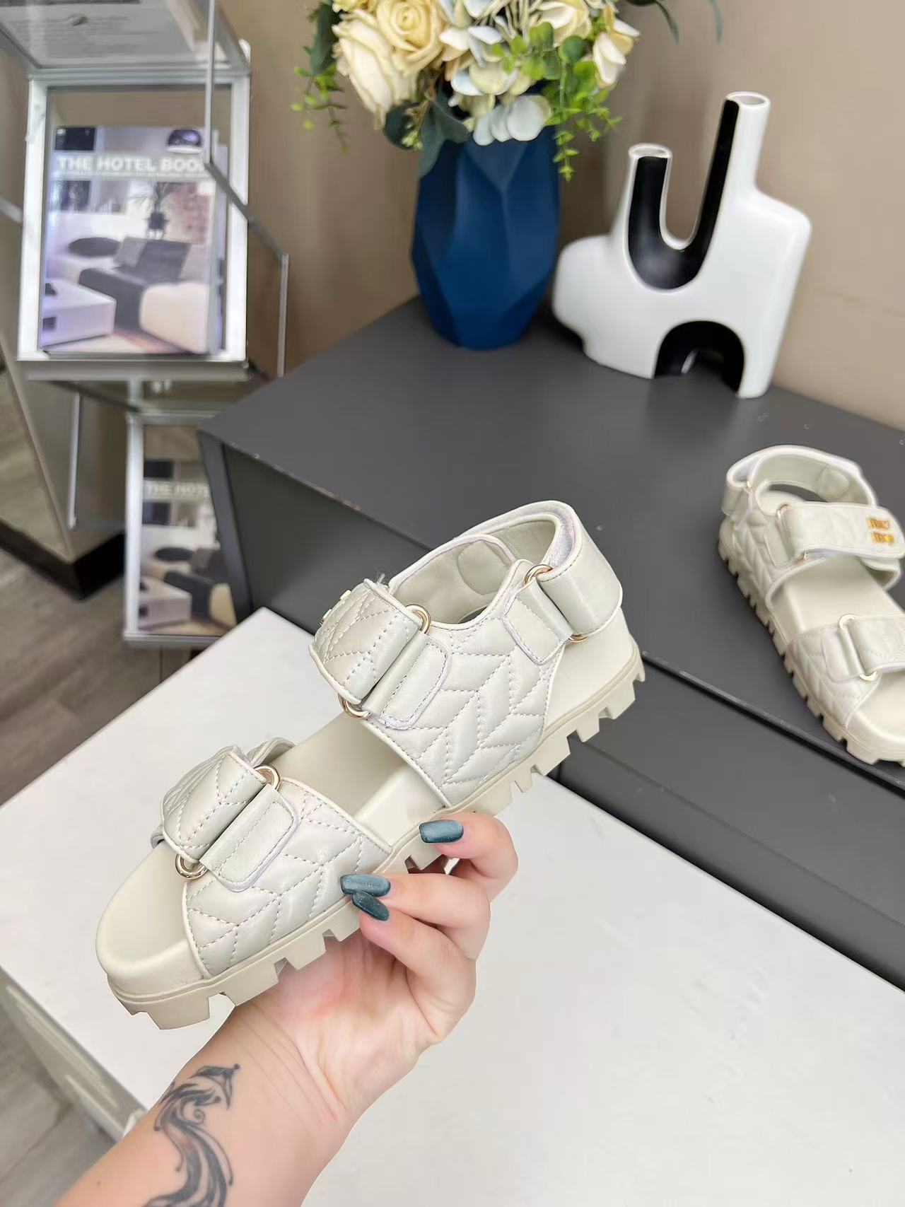 miumiu スポーティ マテラッセレザー サンダル