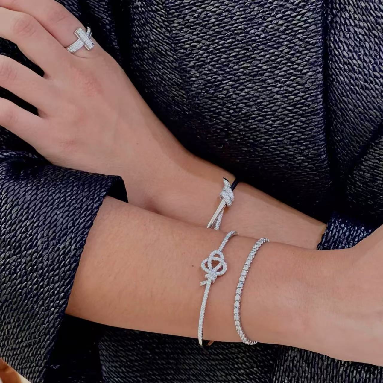 ティファニー ノット ヒンジ ブレスレット プラチナにダイヤモンドをセッティング