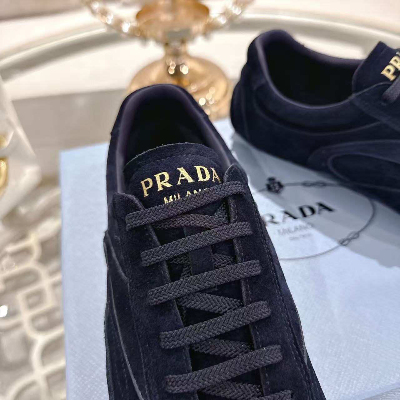 Prada スエード スニーカー