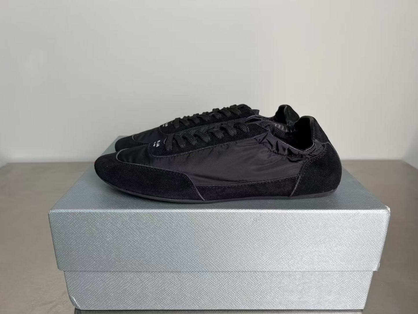 Prada プラダ コラプス Re-Nylon xスエード スニーカー