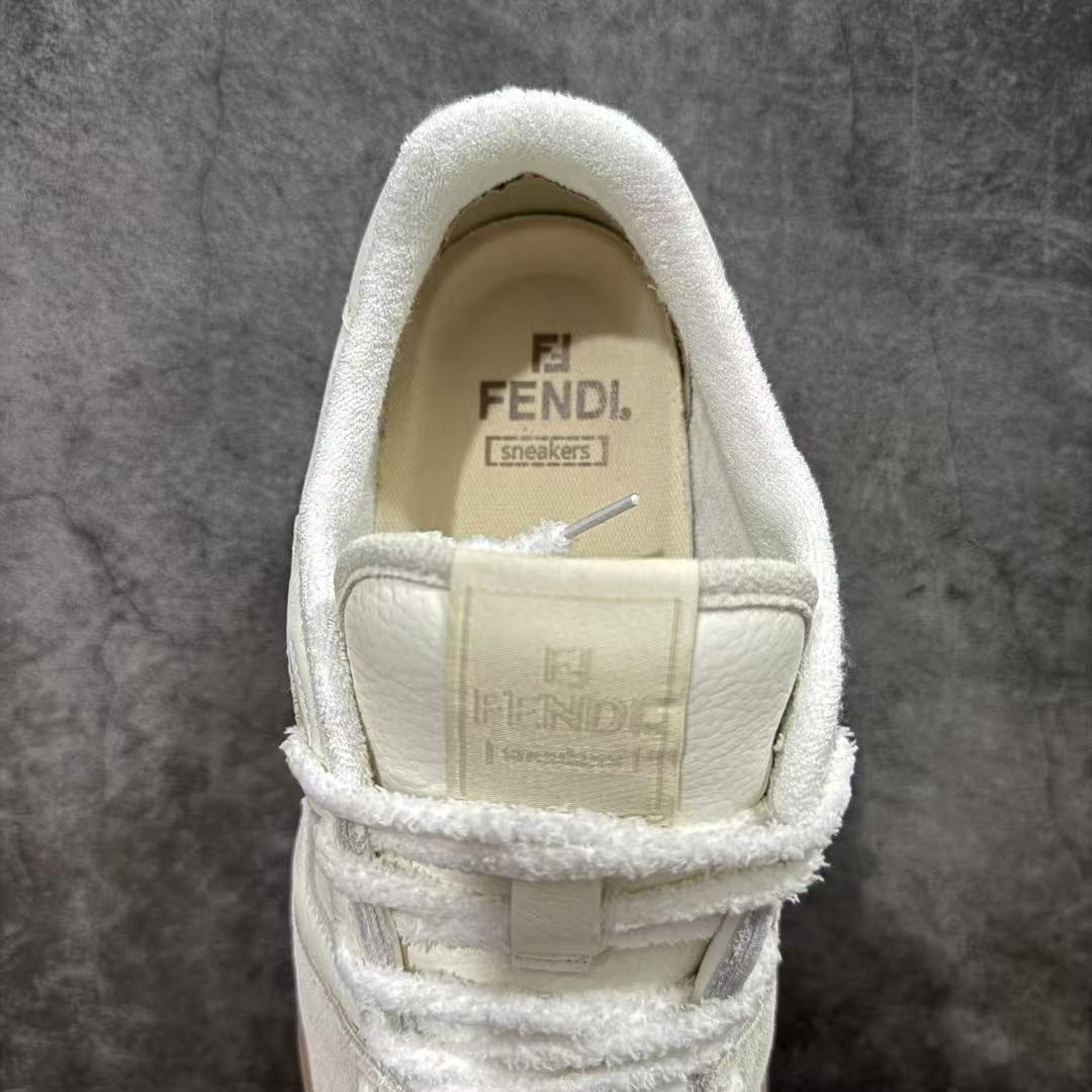 Fendi フェンディ マッチ ホワイトスエード ロートップ