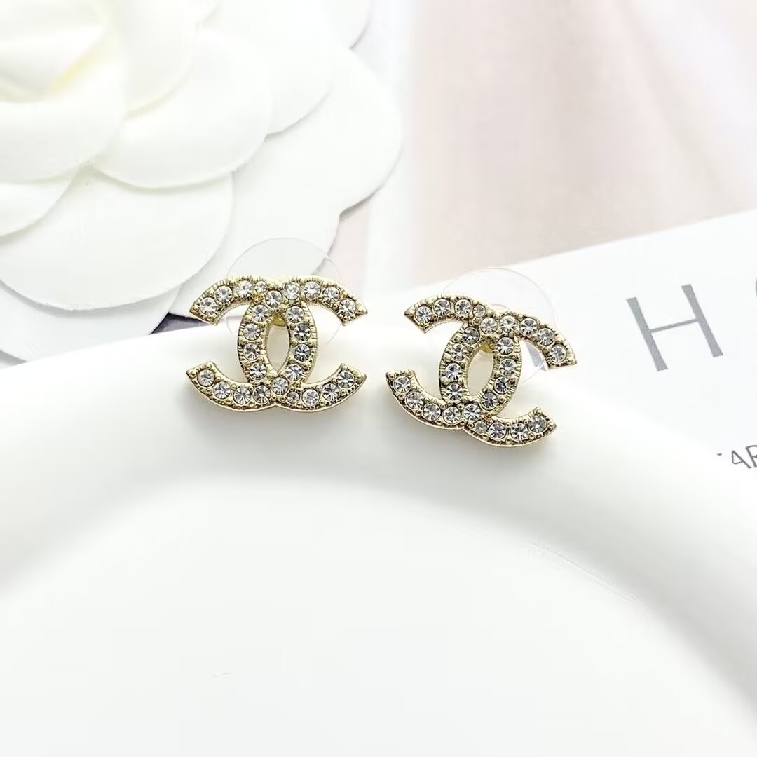 CHANEL COCOラインストーンピアス