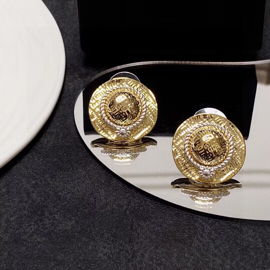 CHANEL COCOラウンドピアス