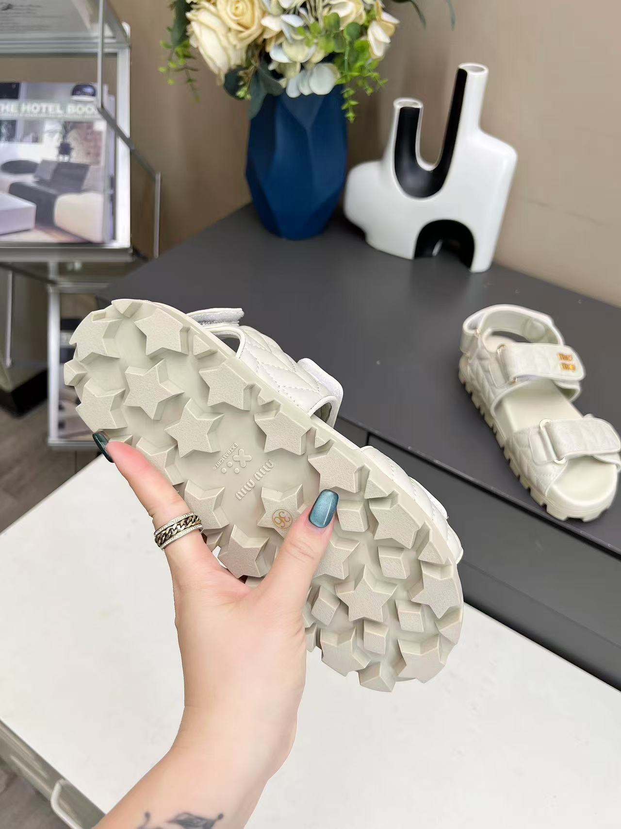 miumiu スポーティ マテラッセレザー サンダル