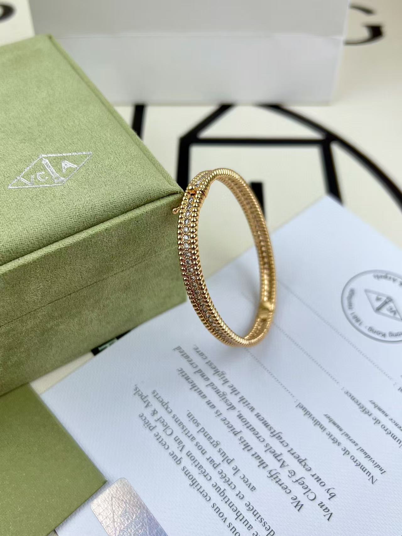 ペルレ ダイヤモンド ブレスレット、3連モデル、ミディアムモデル