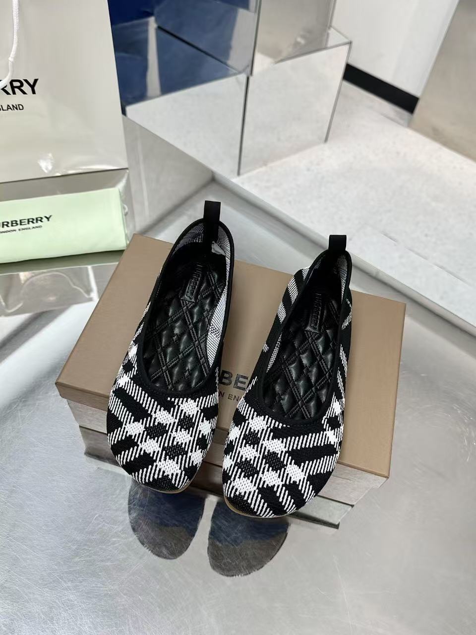 Burberry チェック ニット ベイビーバレリーナ