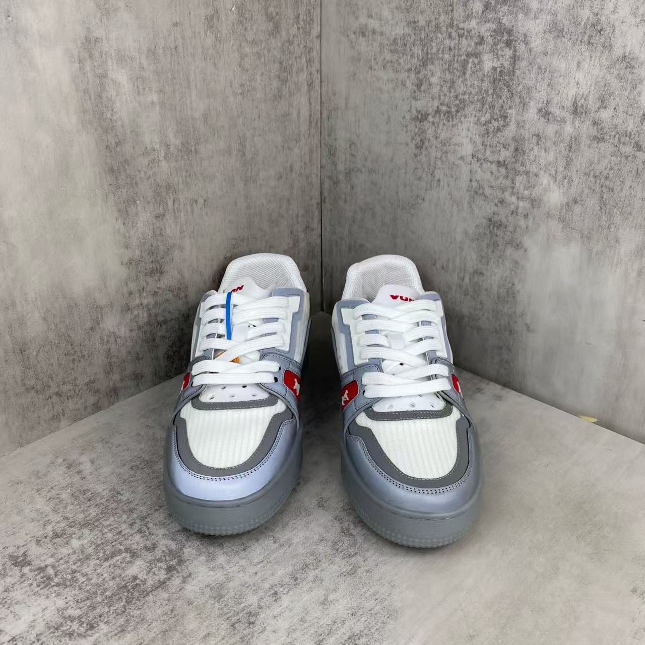 LV トレイナー スニーカー