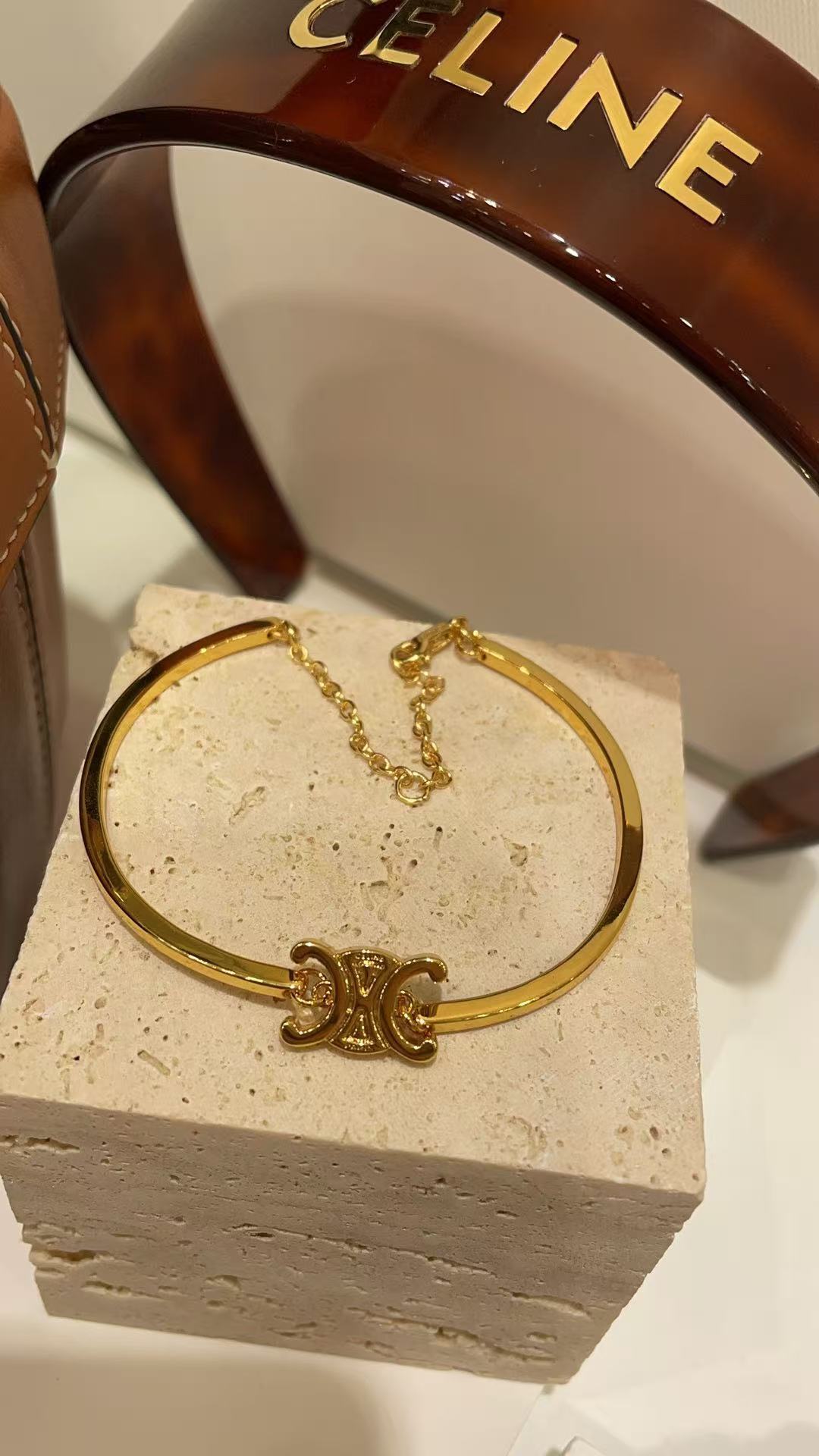 CELINE トリオンフ アーティキュレート ブレスレット / ゴールドフィニッシュ ブラス