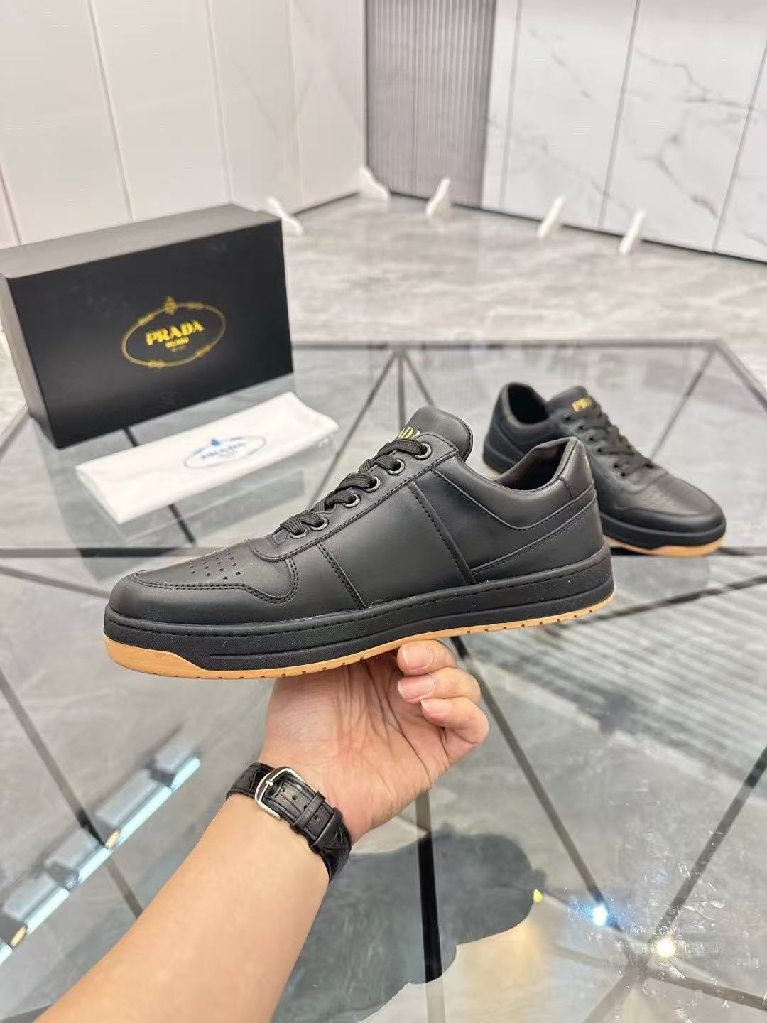 Prada プラダ ダウンタウン ナッパレザー スニーカー