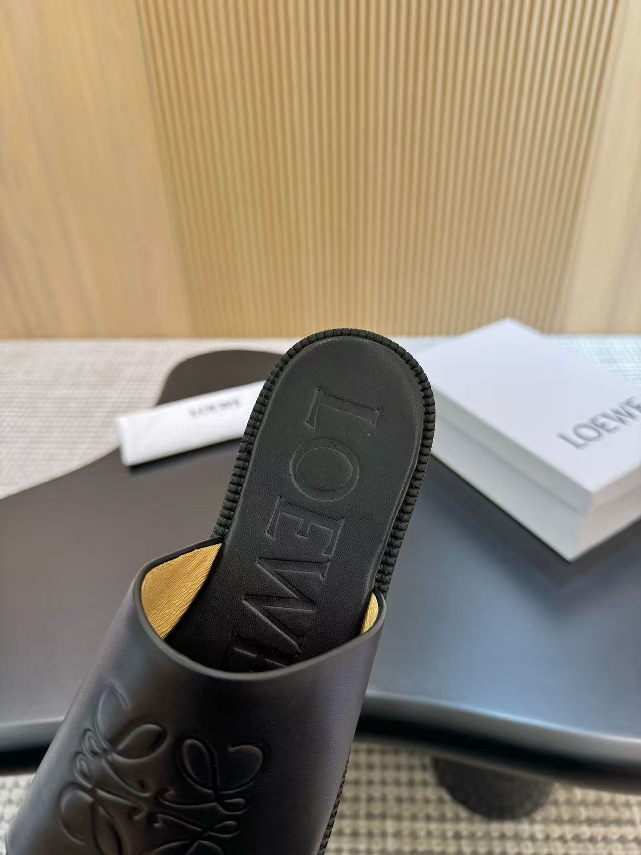 Loewe フレックス アナグラム スライド（ソフトカーフ）