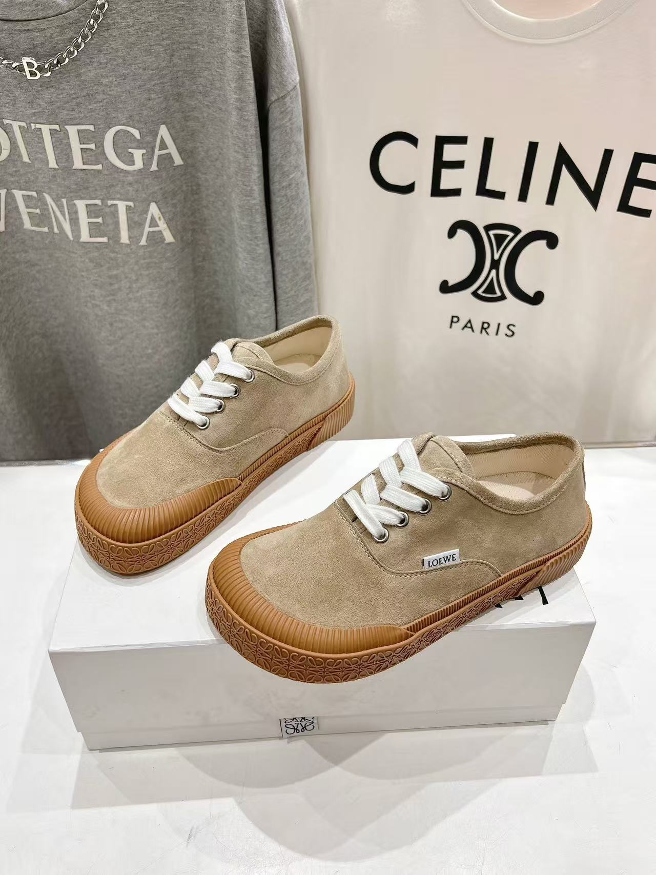 Loewe テラバルカ レースアップスニーカー（スエード）